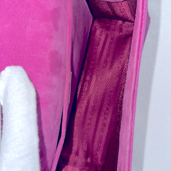 🔥SOLD🔥Prada Trompe L’oeil Velvet Cahir Bag -Fuchsia WITH ENTRUPY COA! - Picture 8 of 13